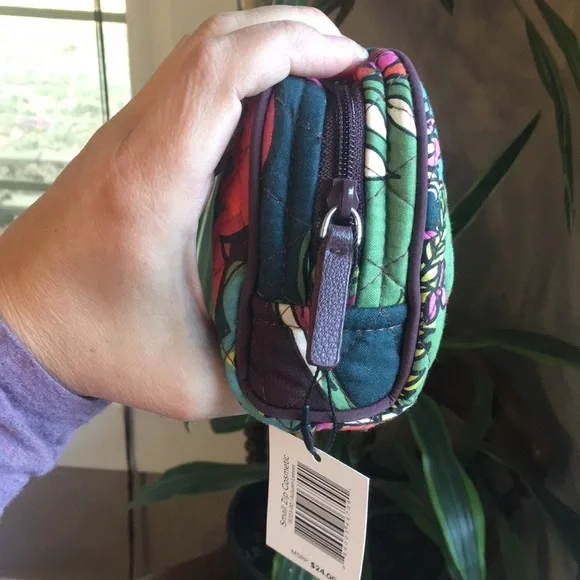 NWT Plastic Lined Vera Bradley small cosmetic bag - Picture 4 of 6